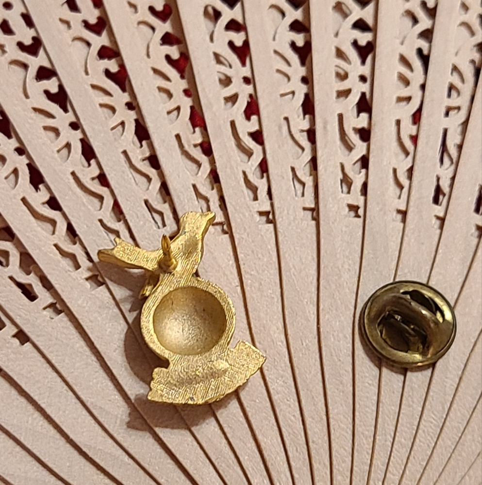 Gold Birdie Brooch Super Nice - Picture 3 of 6